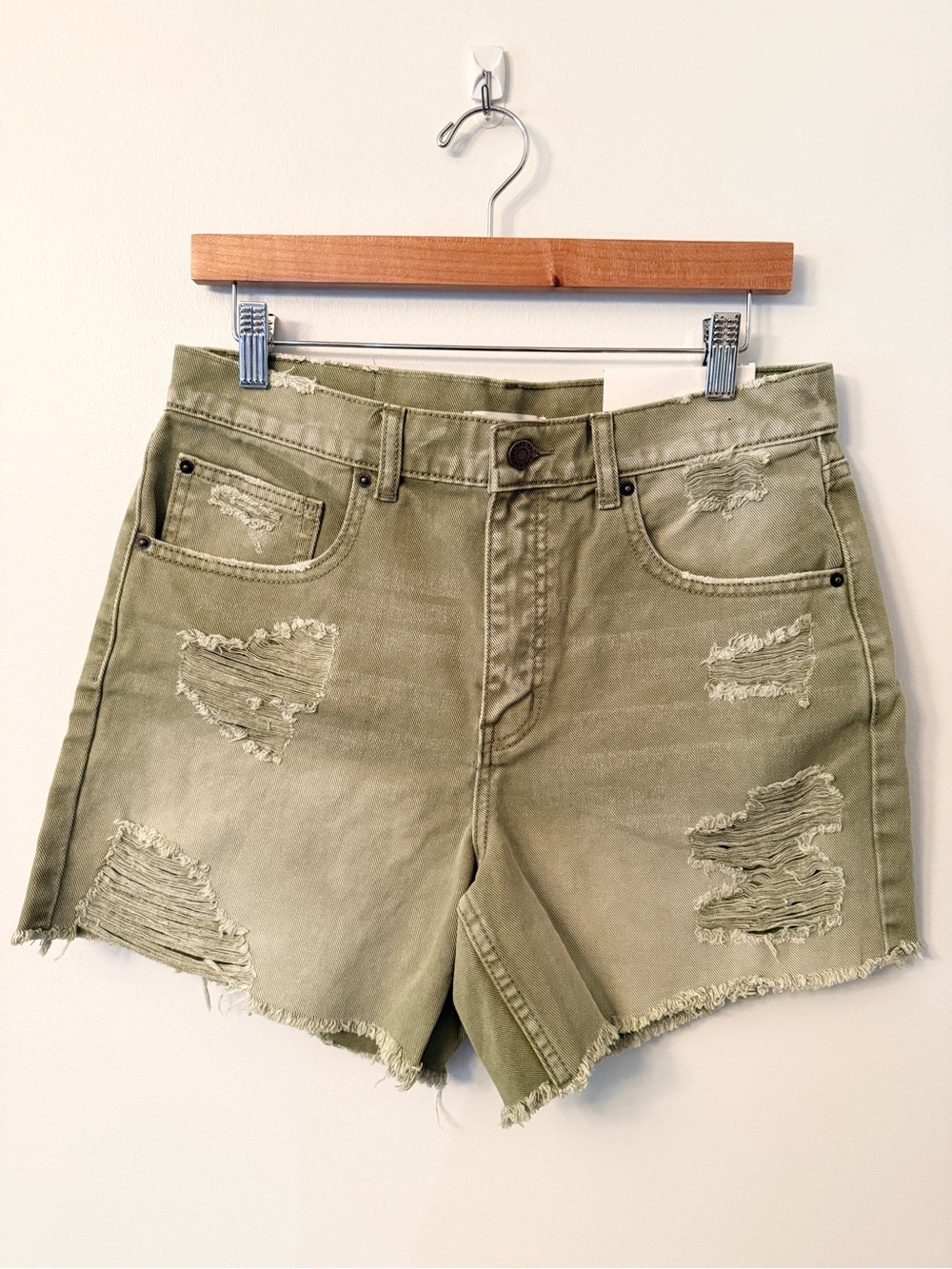 BDG Urban Outfitters Distressed Denim Shorts Sage Green Size 27 NWT